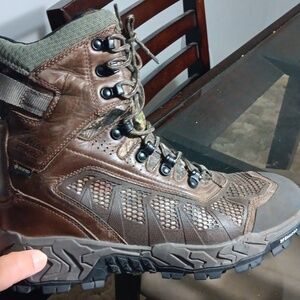 Cabela's boots size 10.5